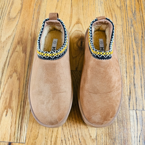 Mudd Size 7 Womens Tazz Style Slipper Boots Vegan Faux Fur Brown Tan Embroidered - Picture 2 of 5